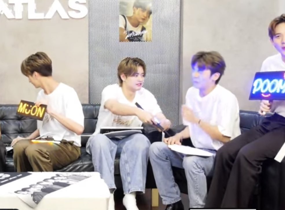 ArmTaen9's tweet image. อันนี้สาระ บ้านไนซ์ใช้ถ่านยี่ห้ออะไร 55555555555 ทำถึงทุกไลฟ์คุณน้า 5555555 ... #ATLASxEFMFANDOMLIVE #NiceATLAS