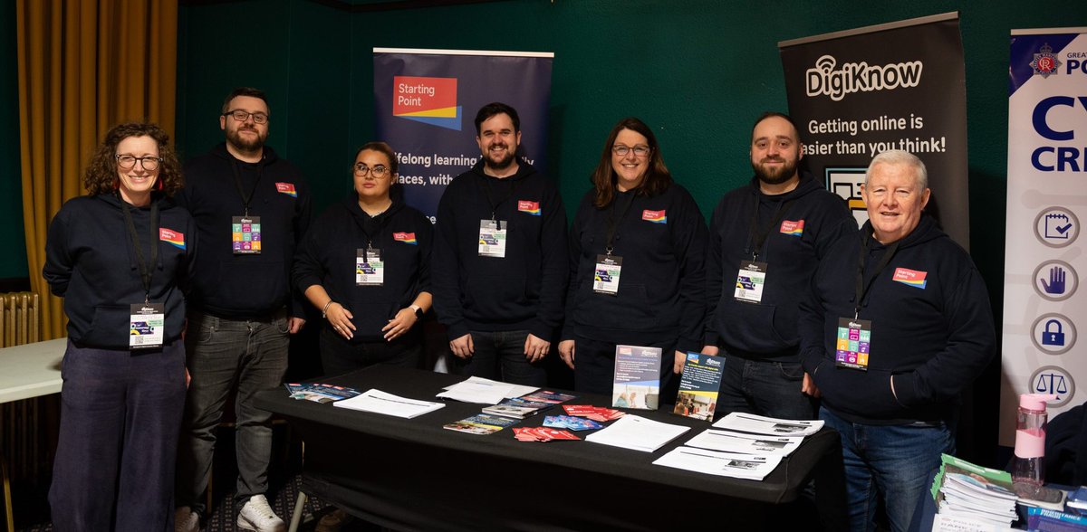 ndeanstockport's tweet image. How fab is this picture? Love this lot. Team @startpointsk6 #digiknow #socent #stockport