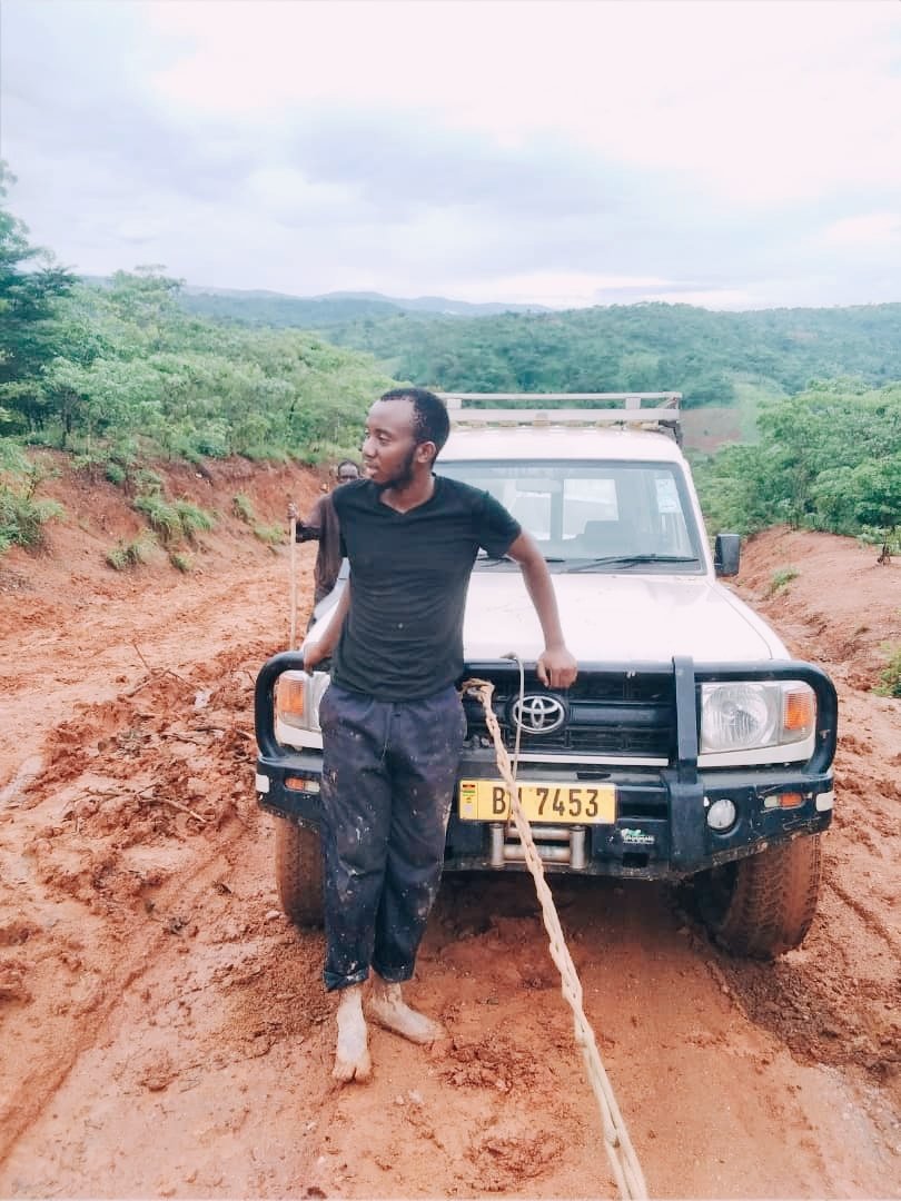Cargo_CML's tweet image. In the outskirts of Malawi....our Logistics Officer Mr Shingirai Maleka assisting in making sure medicaments are being delivered in hard to reach areas....we go above and beyond #hardtoreach #warehousing #supplychain #cargo