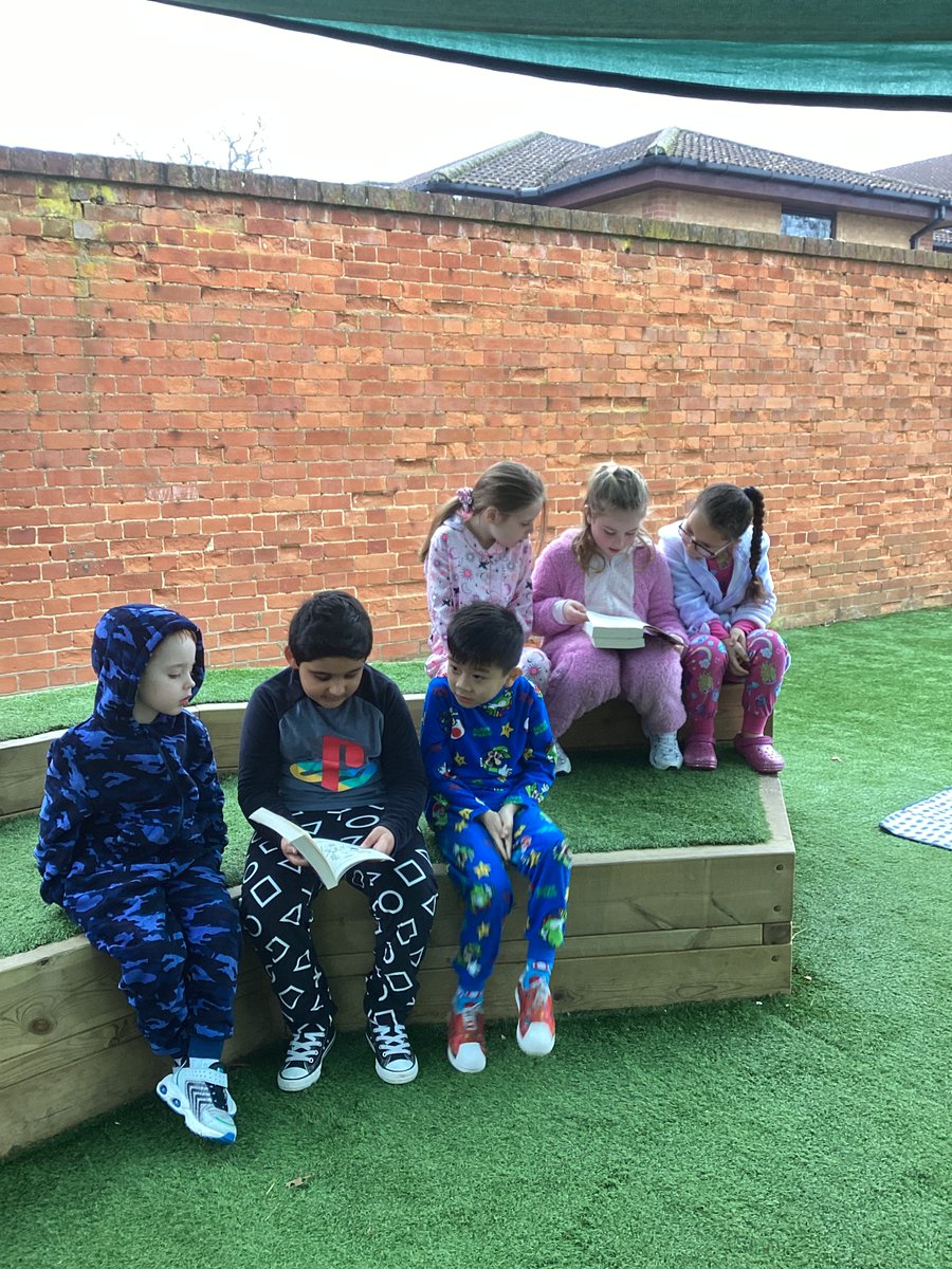 SaintNicksSch's tweet photo. #SaintNicksSch year groups have come together today to enjoy #WorldBookDay. #StNicksYear2 having a fabulous time reading with #StNicksYear3 and taking part in a reading café in class. #StNicksCommunity https://t.co/uNtF1ds69R