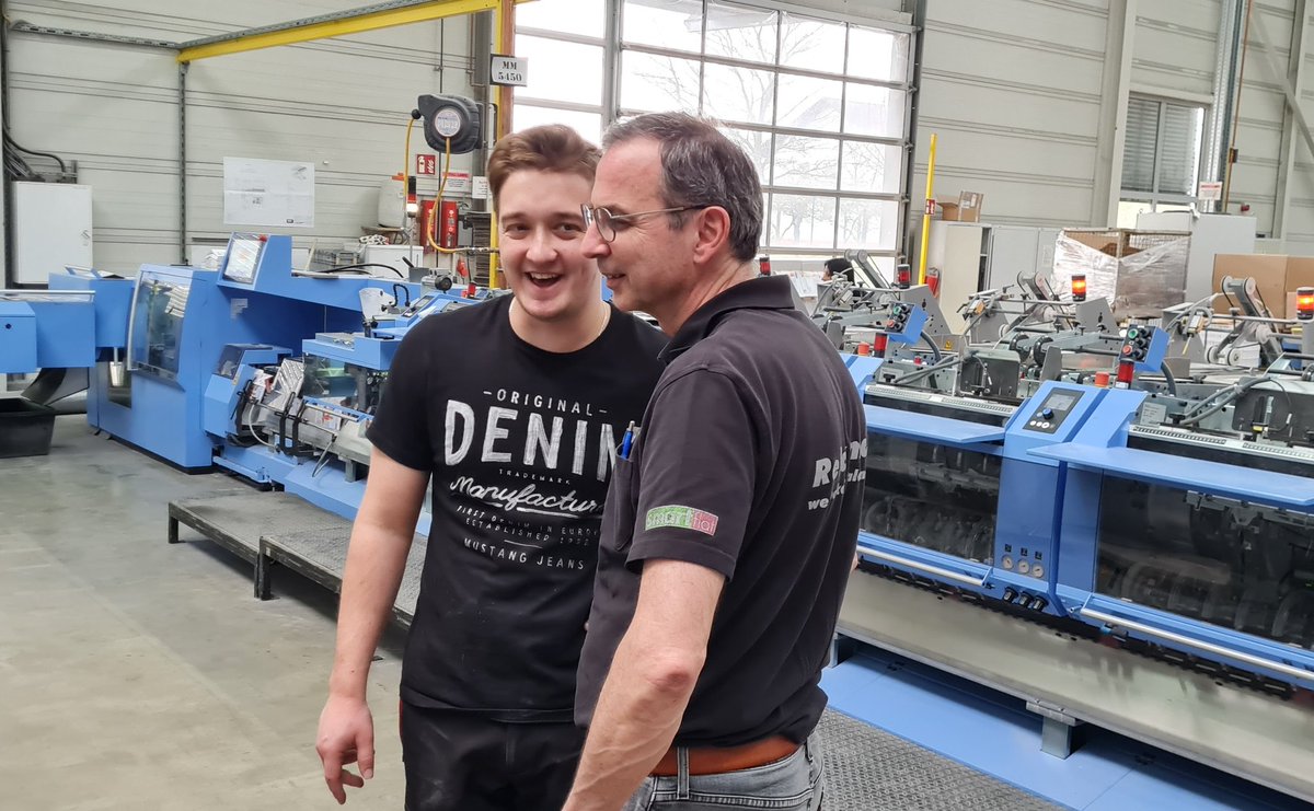 Working on more efficient postpress production processing @ @BKOffsetdruck beta site for <a href="/palamidesGmbH/">palamides</a> Collect To Box (CTB) Solution. Waldemar Scherer &amp; Stefano Palamides.  #smartfactory #Robotics #postpress palamides.de/en/news-reader…