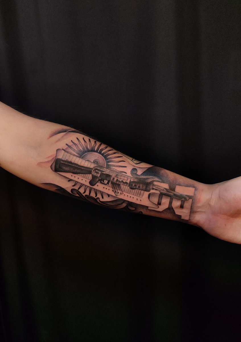 Ahora si, solo falta la firma de <a href="/pablitolescano/">Perrito Malvado</a> . Para terminar el homenaje a su majestad!