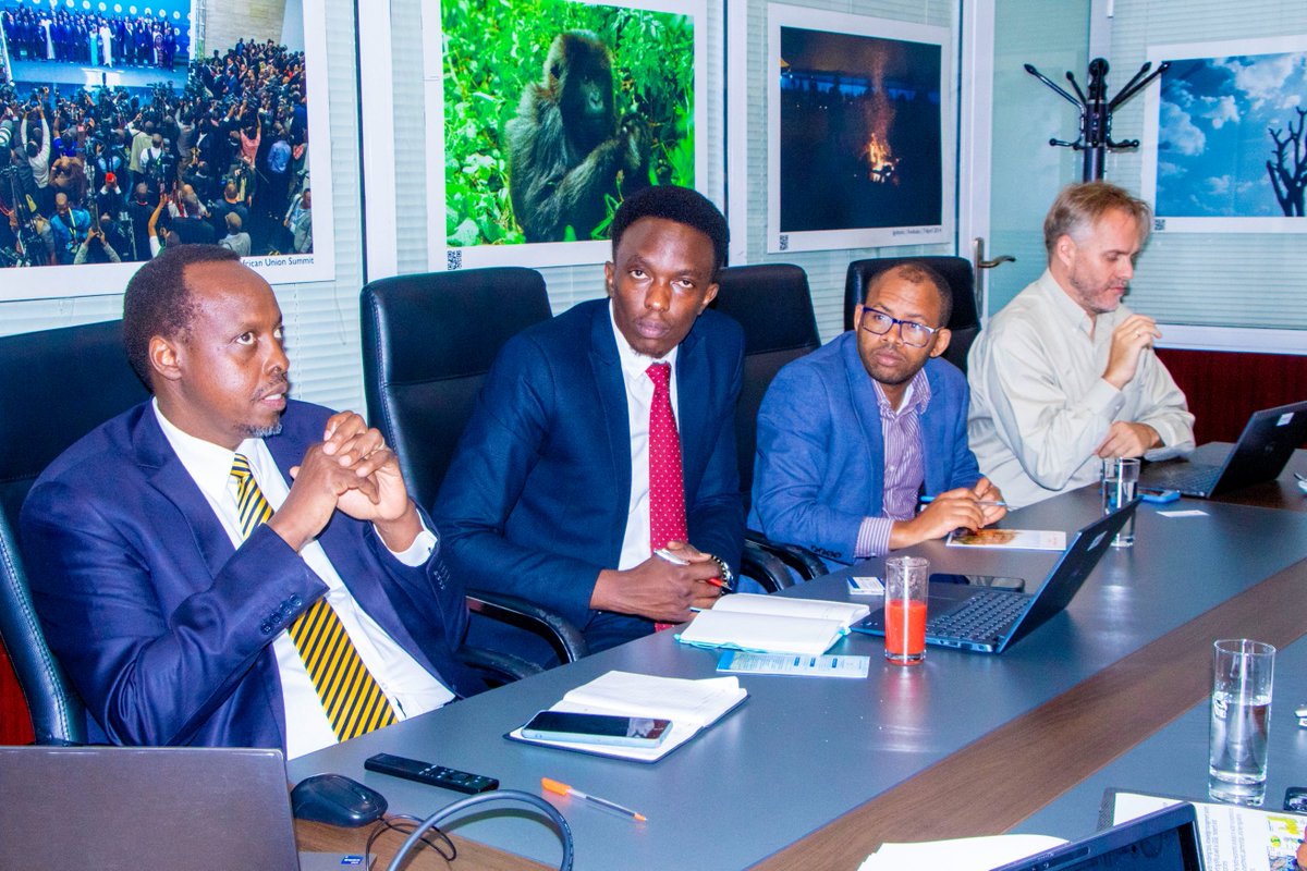 Earlier today #RWB DG , @EmRukundo received the @2030WRG Program Manager, Regional Coordinator and other delegates of @WorldBank Mission. He also took the opportunity to officiate the Multi-stakeholders Platform on water resources meeting.