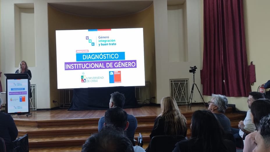 Sename_gobierno's tweet photo. 🟣En el marco del #DiaInternacionalDeLaMujer hoy se realizó la presentación del Diagnóstico Institucional de Género Sename, con la presencia del ministro (s) @MinjuDDHH , @jgajardofalcon, la directora nacional María Eugenia Fernández y la directora nacional de @reinsercion_gob 🙌 https://t.co/R4sQGwOc1k