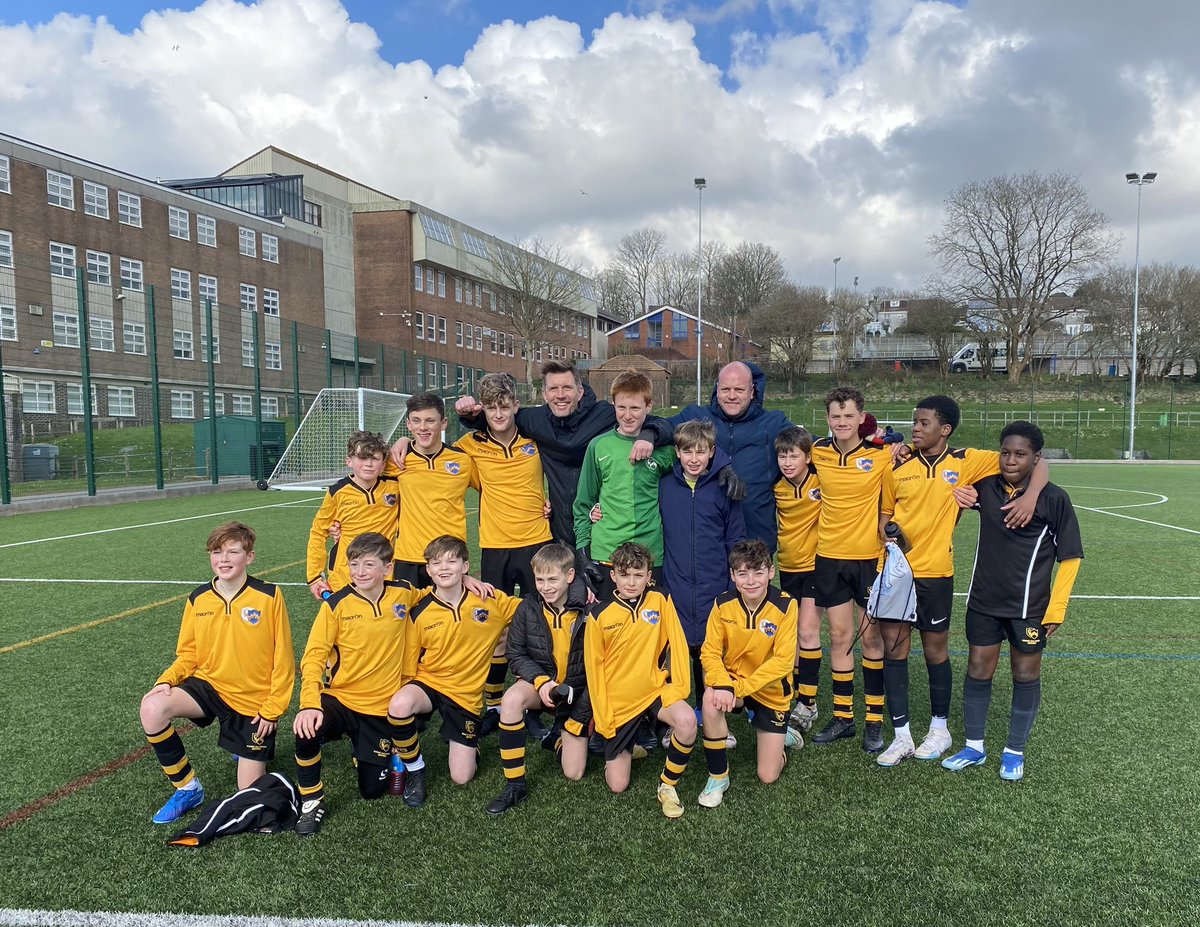 💥⚽️BOOOOOOOOOOM⚽️💥

What a result!!! 💪⚽️

Boys did not stop working the entire game. 

Quality on the ball throughout and clinical in front of goal. 

So proud of them all….next stop = NATIONAL FINAL 🏆

Final score: 6-0 to Hale 🟡⚫️🟡⚫️

#rhsfootball #proud