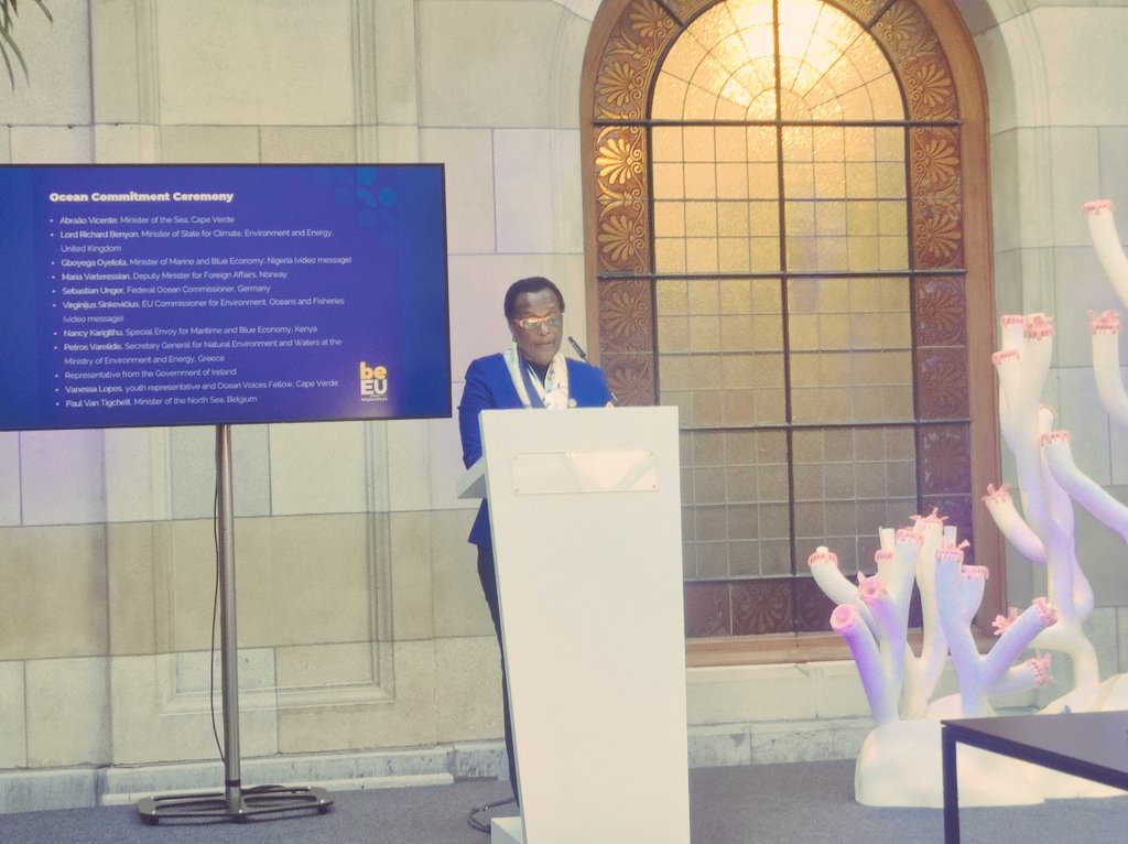AntoniaLeroy's tweet photo. Mass extinctions event were linked with Ocean acidifications! It is happening now at a speed not experienced for last 60 millions years.
Ocean always made the difference for Europe power & wealth. Its EU supreme responsibility to turn the tide 👉 #EUoceandeal #blueleaders #beEU https://t.co/vTc4BZt4nN