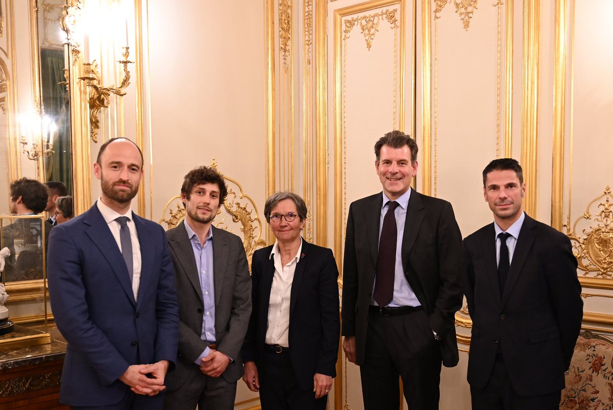 AmbSuisseParis's tweet photo. "Le #sport comme outil de diplomatie publique"

Pour clôturer le projet #EnRouteAvecLaSuisse🚴‍♂️ et débuter la "saison suisse" de #Paris2024, discussions autour du rayonnement du sport et de son rôle en tant qu'outil d'influence tant au niveau local qu'à l'international. https://t.co/3j3SFDfTqG