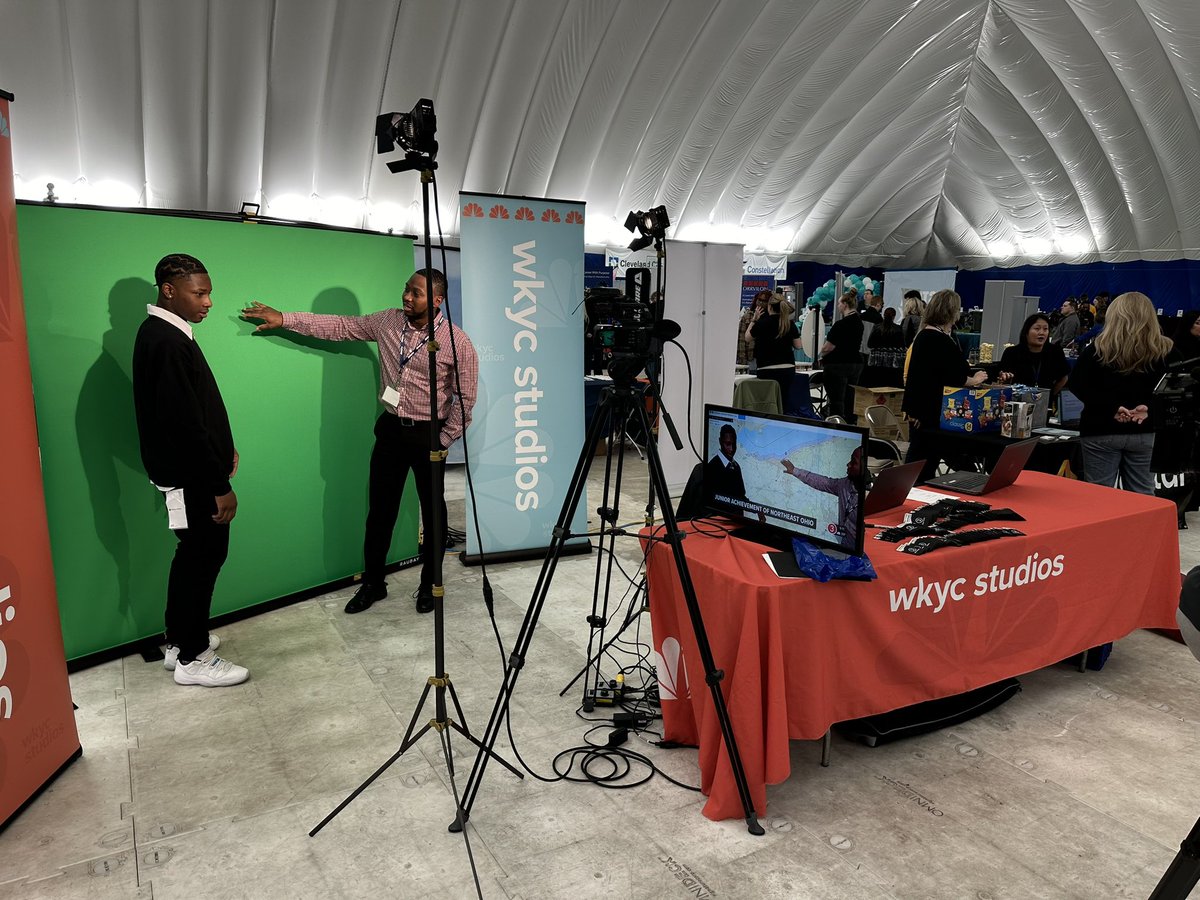 Producer_Jon's tweet photo. Proud to be part of the Junior Achievement Inspire event @wkyc #3Cares #EducationStation https://t.co/o5k3qd4aFd
