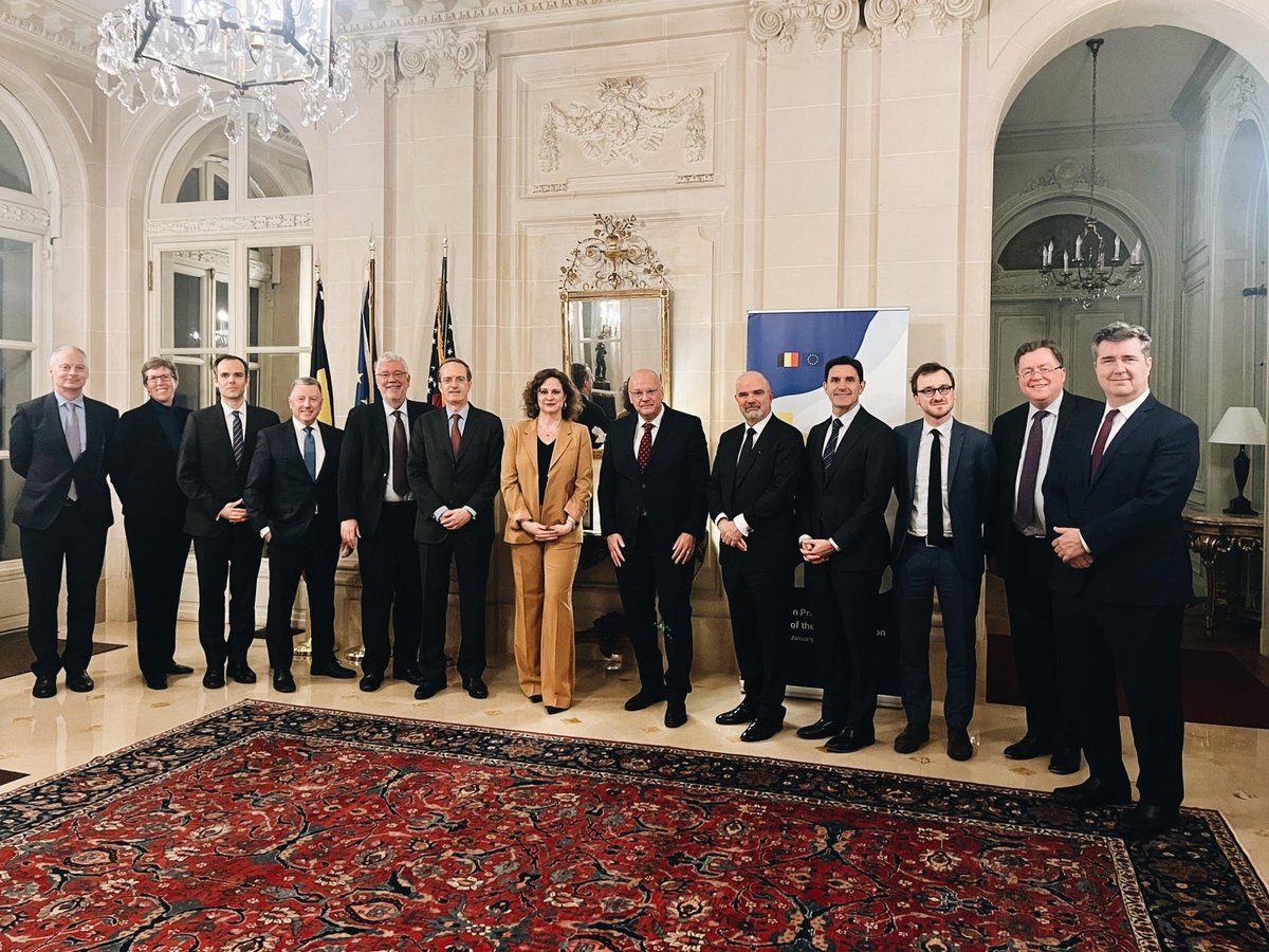 Ambassador Régibeau was grateful to host an insightful joint 🇧🇪🇪🇺🇺🇸 dinner on the occasion of the visit to DC by Ambassador @CharlesFriesEU, Deputy Secretary General for Peace, Security and Defense, @eu_eeas, joined by high-level EU and US officials. 🧵1/4