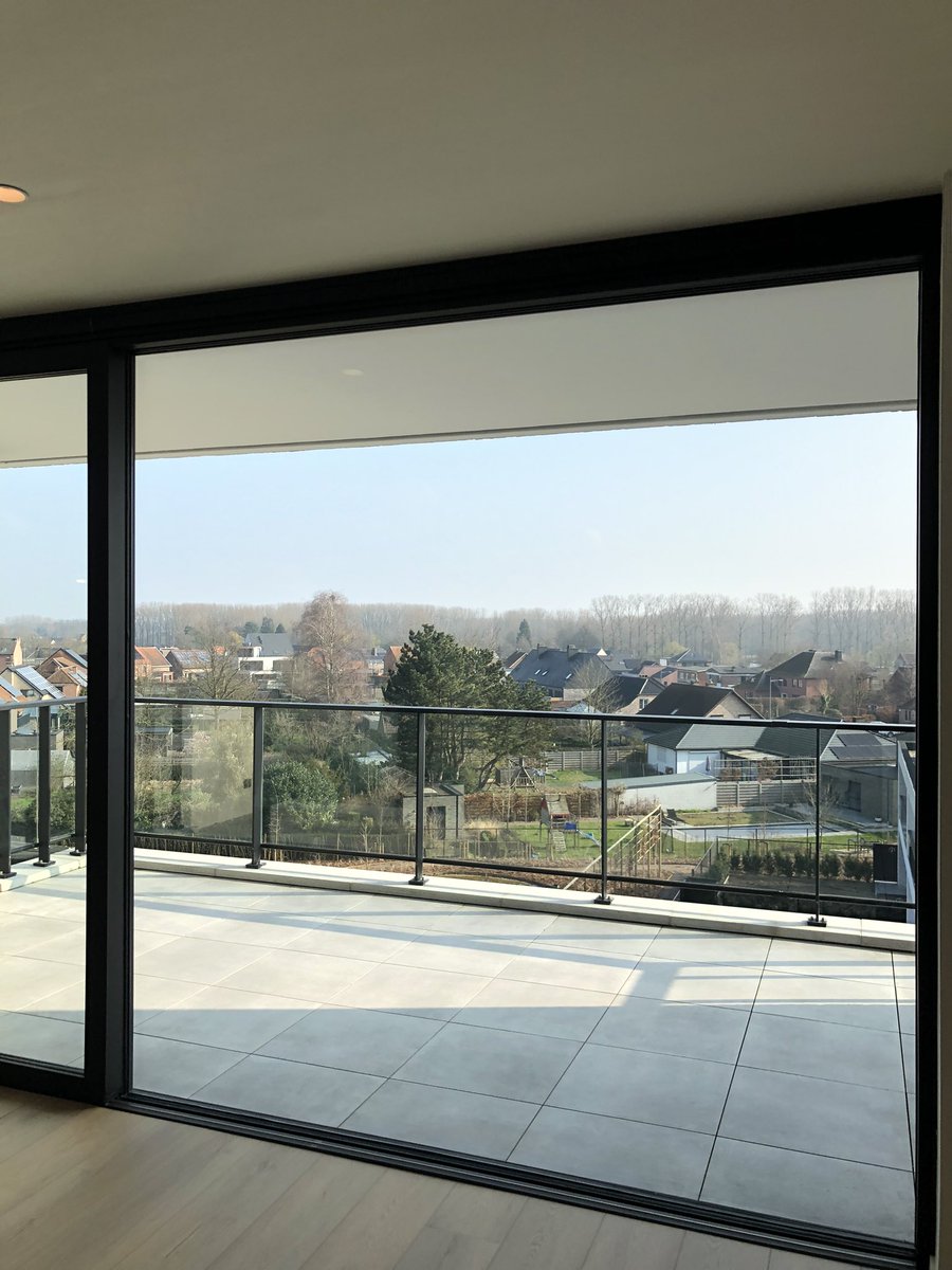 bouwspiegel's tweet photo. Vandaag mocht #metierexperten twee klanten bijstaan bij de oplevering van hun nieuwbouw appartement.

Residentie Opus in Herk-de-Stad en The View in Leuven.

Allebei geslaagd! 😉

Dikke proficiat aan beide kersverse eigenaars! 👏🏻👏🏻👏🏻

#expertise https://t.co/SCP2uVB5U7