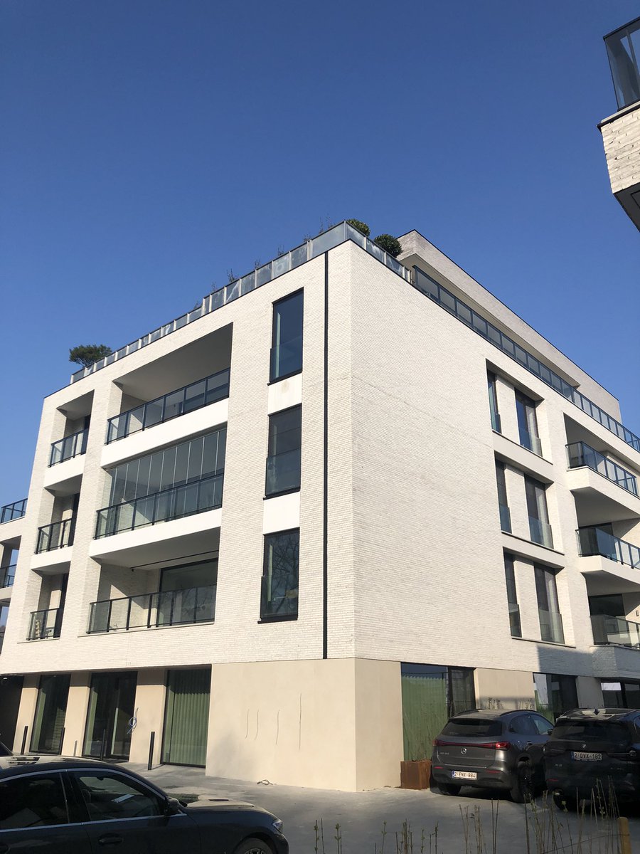 bouwspiegel's tweet photo. Vandaag mocht #metierexperten twee klanten bijstaan bij de oplevering van hun nieuwbouw appartement.

Residentie Opus in Herk-de-Stad en The View in Leuven.

Allebei geslaagd! 😉

Dikke proficiat aan beide kersverse eigenaars! 👏🏻👏🏻👏🏻

#expertise https://t.co/SCP2uVB5U7