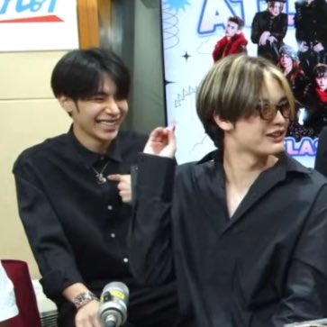 bmyyongyuan's tweet image. น้องมิวเฉลยแล้วว่าใครเป็นคนกระซิบให้ตอบว่าแม่ชื่อนก พี่เจ็ทนี่เองคนที่ร้ายที่สุด5555555555555555555555

#ATLASxEFMFANDOMLIVE
#MuonATLAS #JetATLAS