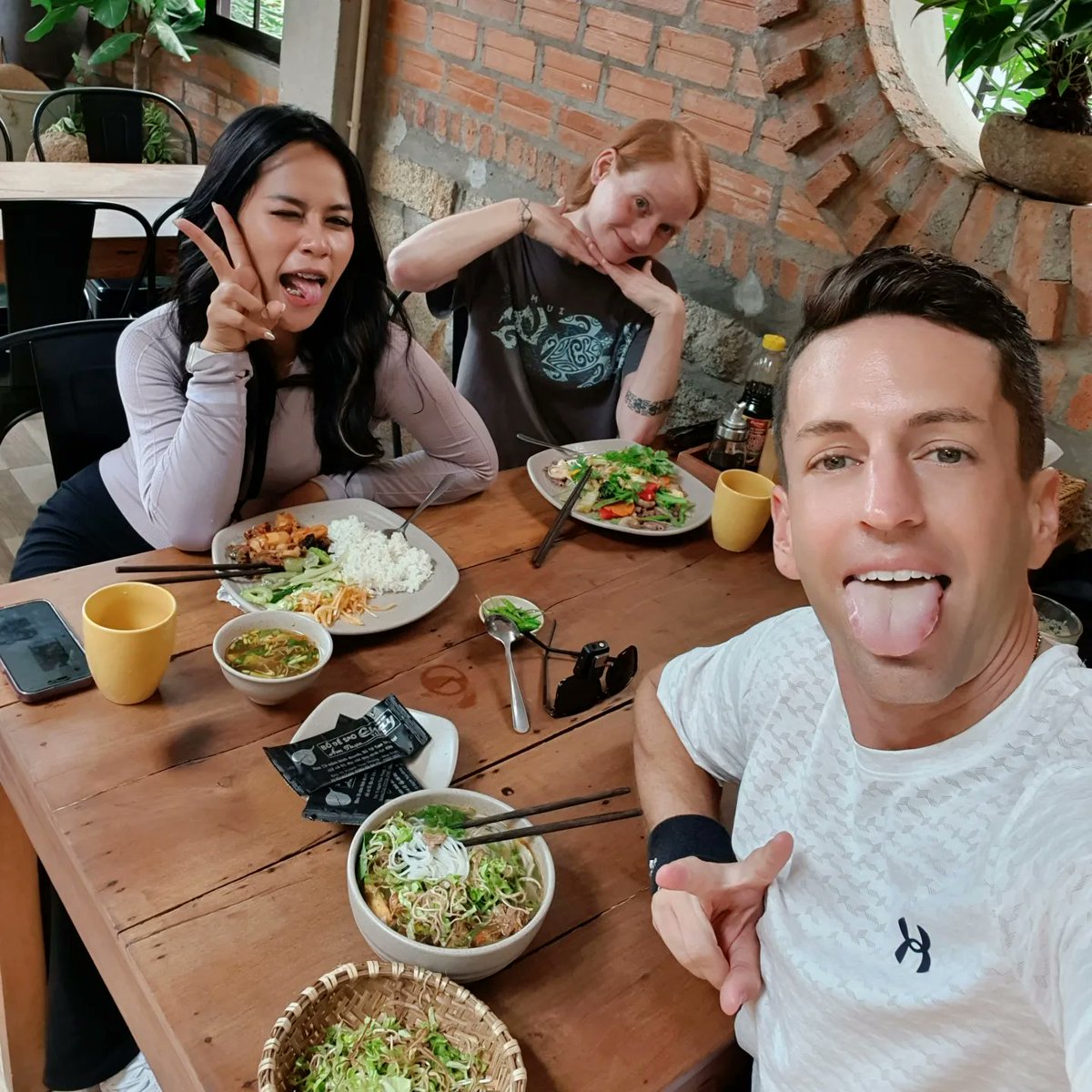 cjayride's tweet photo. Normal vs Tongue - We love y'all thanks everyone for the supportπ€
...
#normal #tongue #vegan #restaurant #love #fun #Thaosweetcorn #cjayride #twitch https://t.co/yFKQintEyF
