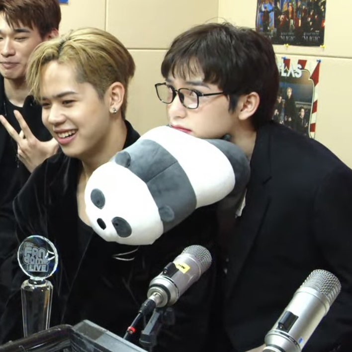 l0verclu3's tweet image. มิวอ้อนมีแพนด้าเกาะไหล่2ตัวแหนะ🐼🐼 #ATLASxEFMFANDOMLIVE
