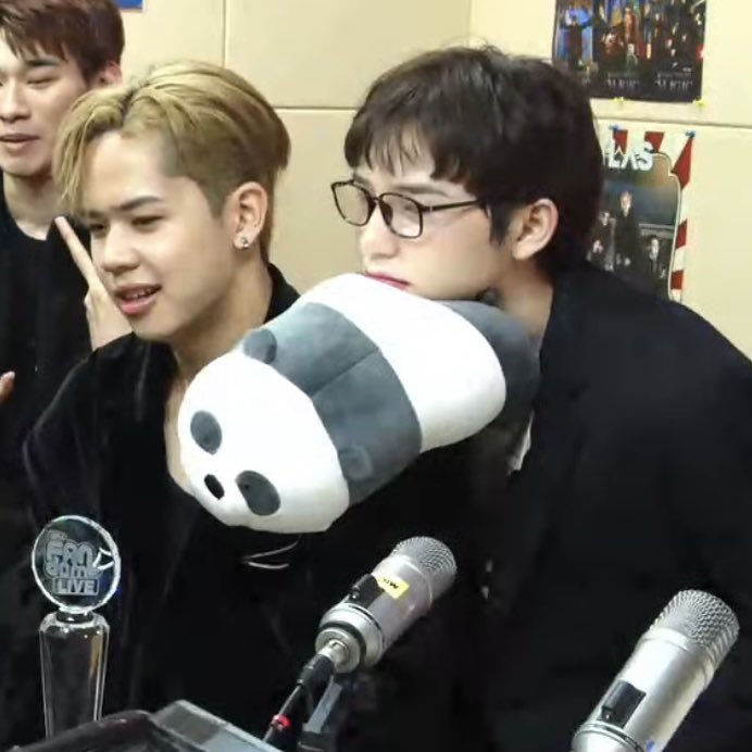 l0verclu3's tweet image. มิวอ้อนมีแพนด้าเกาะไหล่2ตัวแหนะ🐼🐼 #ATLASxEFMFANDOMLIVE