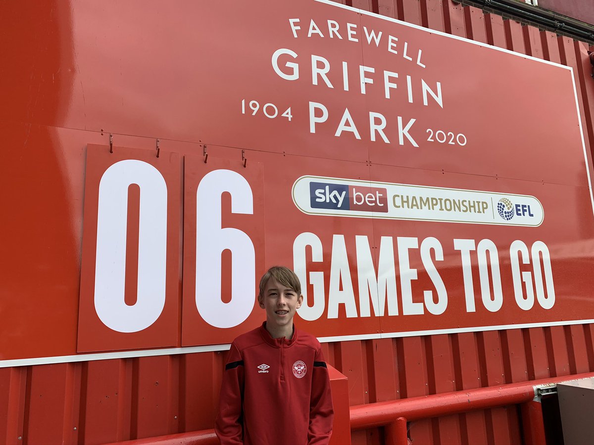 My son was mascot in the last ever game with fans at Griffin Park. A great win vs Sheffield Wednesday. <a href="/BrentfordFC/">Brentford FC</a> #griffinpark