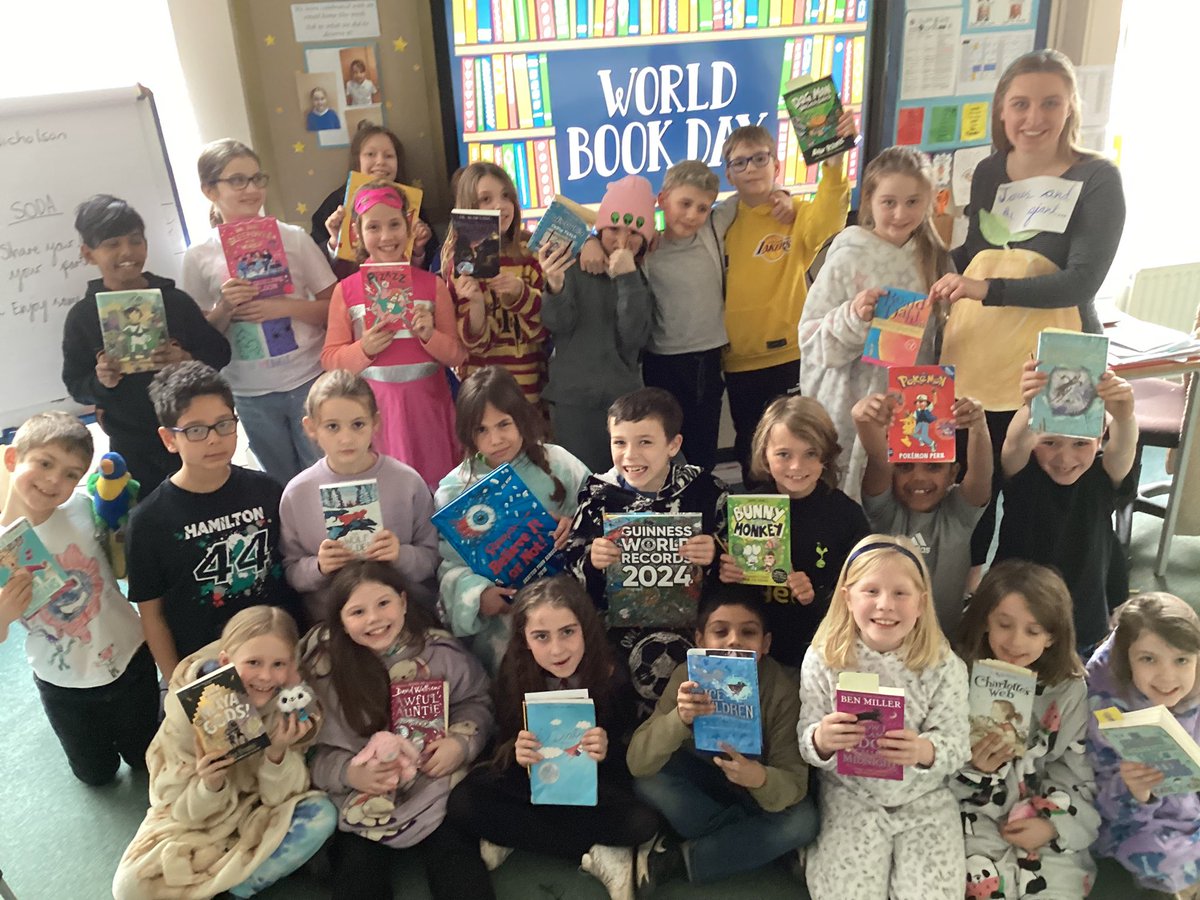 BPSYearFour's tweet image. It’s World Book Day! 📚we have been enjoying a range of fun activities in Year 4 today including forming a human library, having a Book-nic and writing our own book reviews! #billingshurstreading
