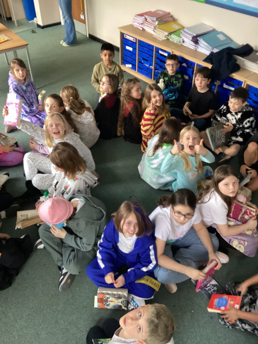 BPSYearFour's tweet image. It’s World Book Day! 📚we have been enjoying a range of fun activities in Year 4 today including forming a human library, having a Book-nic and writing our own book reviews! #billingshurstreading