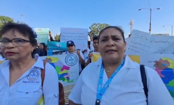 🔴 MANIFESTACIÓN DEL SINDICATO DE ENFERMERÍA EN LA CAPITAL 
Ana Luisa Ramírez, secretaria general del Sindicato de Enfermeras, llevarán a cabo marcha este jueves al Congreso.
"Si enfermería cruza los brazos, el sistema de salud se cae. 
Queremos el presupuesto de abastecimientos.