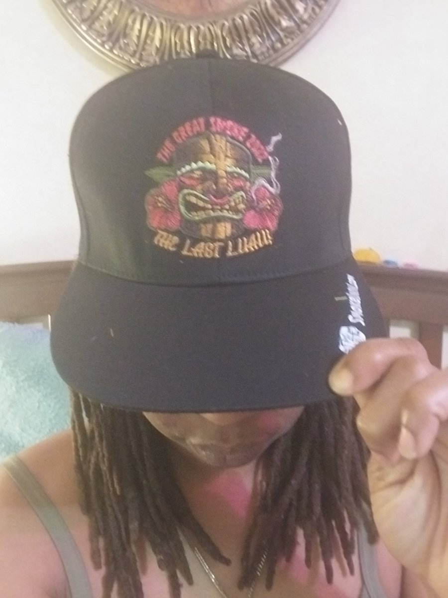 Negranomicon0's tweet photo. Thanks, Sam with @Smokeinn! I just got my @CigarDojo Top Cigars of 2023 sampler today...plus bought a cutter and they threw in this kick ass hat! 
#cigars 
#smokeinn
#cigardojo https://t.co/5orjAjtqso