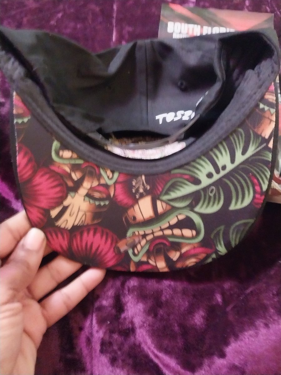 Negranomicon0's tweet photo. Thanks, Sam with @Smokeinn! I just got my @CigarDojo Top Cigars of 2023 sampler today...plus bought a cutter and they threw in this kick ass hat! 
#cigars 
#smokeinn
#cigardojo https://t.co/5orjAjtqso