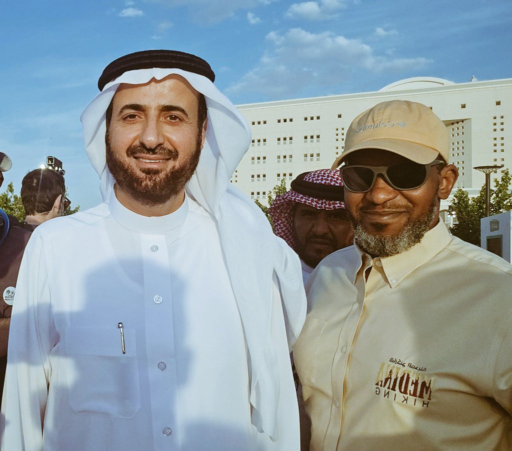 samiayoob's tweet photo. تشرفنا بالسلام على معالي وزير الحج والعمرة توفيق الربيعة @tfrabiah
بعد السلام على صاحب السمو الملكي الأمير سلمان بن سلطان أمير منطقة #المدينة_المنورة في افتتاح مسار بدر التاريخ
#كن_سامي https://t.co/znOGCPTlPx