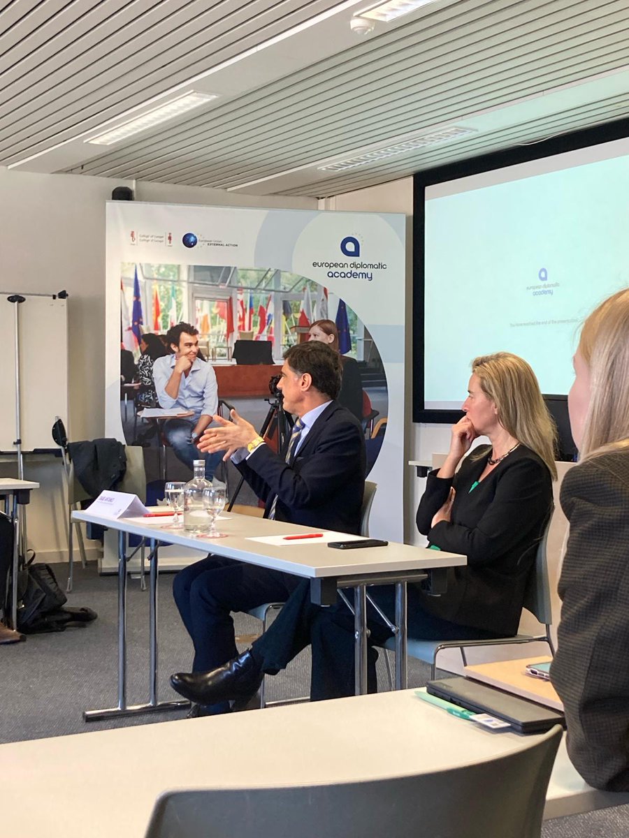 EUDiploAcademy's tweet photo. Honored to host Tiago Antunes, Secretary of State for European Affairs of Portugal🇵🇹 at the European Diplomatic Academy today. Grateful for the enriching dialogue and insights shared during the visit!

#EUDiplomacy https://t.co/T8V7X2jjKg