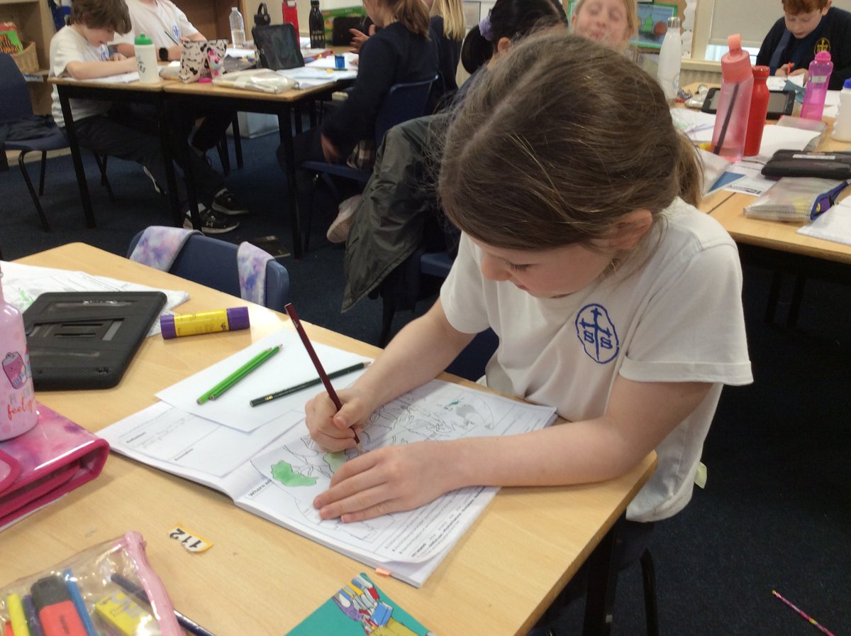 OxtonSt45889's tweet photo. Using a range of resources to research the different layers of the Rainforest. Year 4 are working so hard in Geography. #oddizzi https://t.co/EwkeGlPaKK