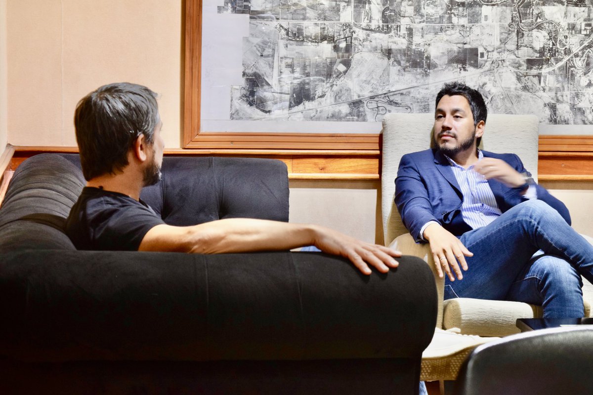 ColinirEma's tweet photo. Hoy nos reunimos con el intendente @gerardomerinotw, conversamos sobre las problemáticas de la ciudad, ambos comprendemos que a pesar de las diferencias, formamos parte de una generación que pone adelante de todo, a la ciudad y sus vecinos/as. 

Que cada debate tiene que ser con el objetivo de mejorar la ciudad.
Compartimos preocupaciones: obras nacionales frenadas, situación social, generación de empleo. Agendas que nos tienen que encontrar trabajando juntos.

Trelew y sus vecinos/as merecen madurez, altura, trabajo, trabajo y más trabajo.