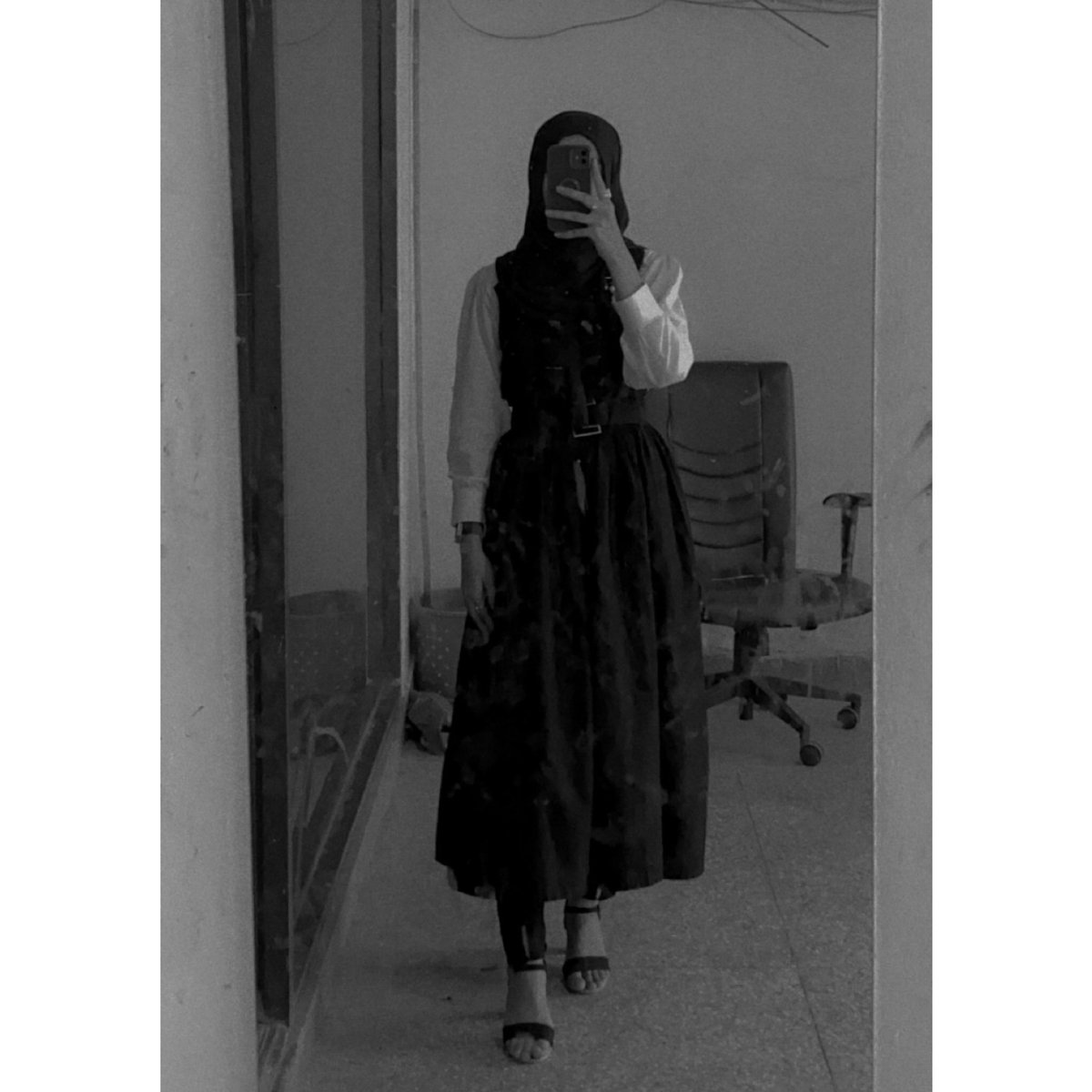 arham_choudhry7's tweet photo. مانا کہ تیری دید کے قابل نہیں ہوں میں 
تو میرا شوق دیکھ میرا انتظار دیکھ 🥀🌸 https://t.co/YgVd4sKr35
