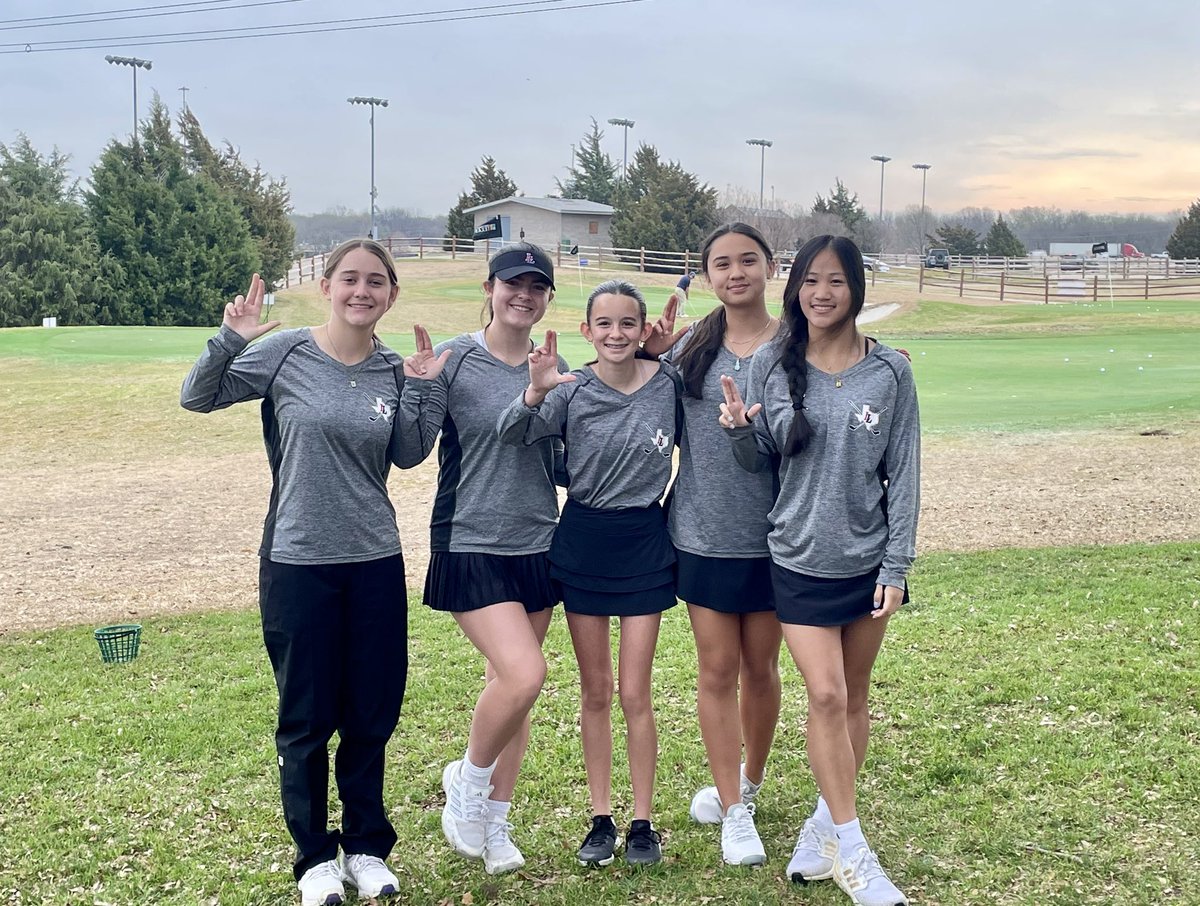 CoachDonovan_B's tweet photo. We are racing the rain this morning but there is no better way to kick off spring break than on the course with @LeopardGolf! https://t.co/HafW7OwS7W
