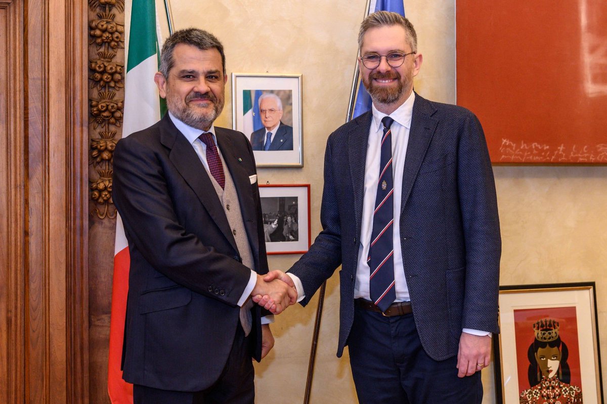 Spagna in Italia 🇪🇸🇮🇹 (@embespitalia) on Twitter photo L'Ambasciatore di 🇪🇸 in 🇮🇹 ha incontrato a #Bologna il Sindaco, <a href="/matteolepore/">Matteo Lepore</a>.
È stato un colloquio molto proficuo e costruttivo sui legami storici tra la Spagna e Bologna e sui progetti da condividere nel prossimo futuro.
📸 <a href="/comunebologna/">Comune di Bologna</a> L'Ambasciatore di 🇪🇸 in 🇮🇹 ha incontrato a #Bologna il Sindaco, <a href="/matteolepore/">Matteo Lepore</a>.
È stato un colloquio molto proficuo e costruttivo sui legami storici tra la Spagna e Bologna e sui progetti da condividere nel prossimo futuro.
📸 <a href="/comunebologna/">Comune di Bologna</a>