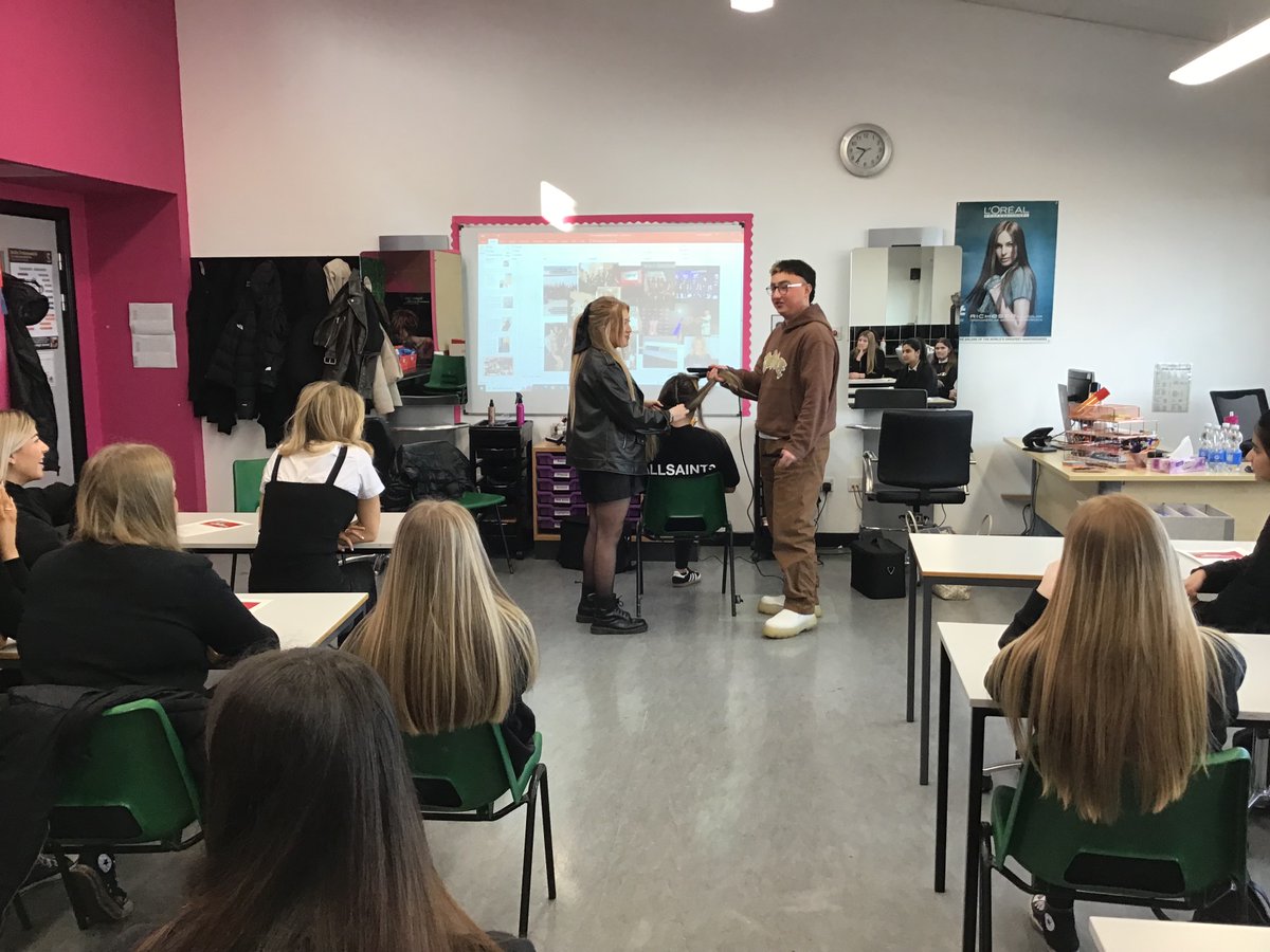 S4 Hair and Beauty Academy Apprenticeship Talk <a href="/GHSfalkirk/">Graeme High School</a> for #ScotAppWeek24 Thanks to former pupils Tommy and Olivia for coming to speak to our pupils about their Apprenticeship Journey and are now successful stylists! <a href="/Graeme_DYW/">Graeme DYW</a> <a href="/DYW_ForthValley/">DYW Forth Valley</a>