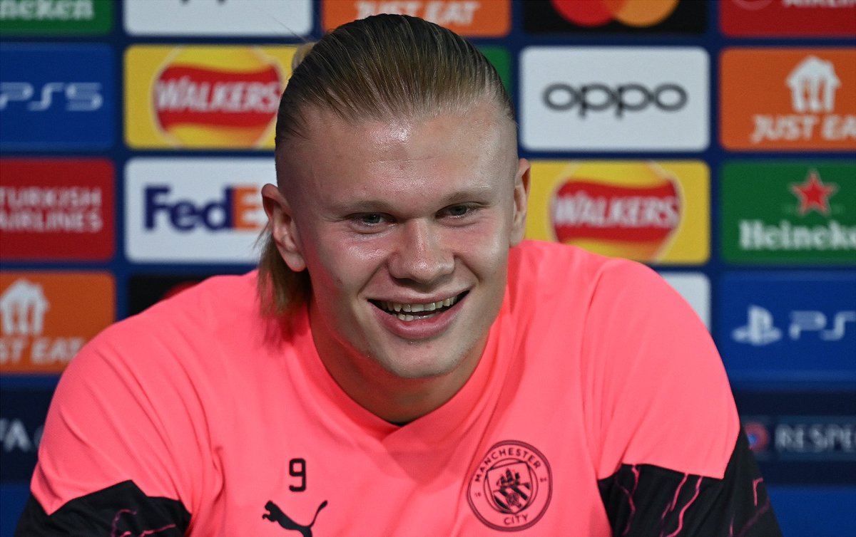 Manlikepresh_'s tweet image. Interviewer🎙: Does Messi have to retire in order for you to win the ballon dor?.

Erling Haaland🎙: Good question! I don’t know. He’s won the World Cup… everyone knows how he won it “laughs”

“Messi is the 𝐛𝐞𝐬𝐭 𝐡𝐚𝐬 𝐞𝐯𝐞𝐫 𝐩𝐥𝐚𝐲𝐞𝐝 football after Cristiano Ronaldo”.