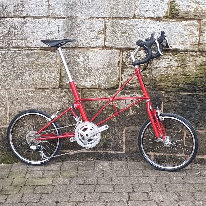 MOULTON STOCK ALERT! Moulton SST 22 with Campag Centaurl in Bright Red. £2995. traditionalcycleshop.co.uk/moulton-curren…