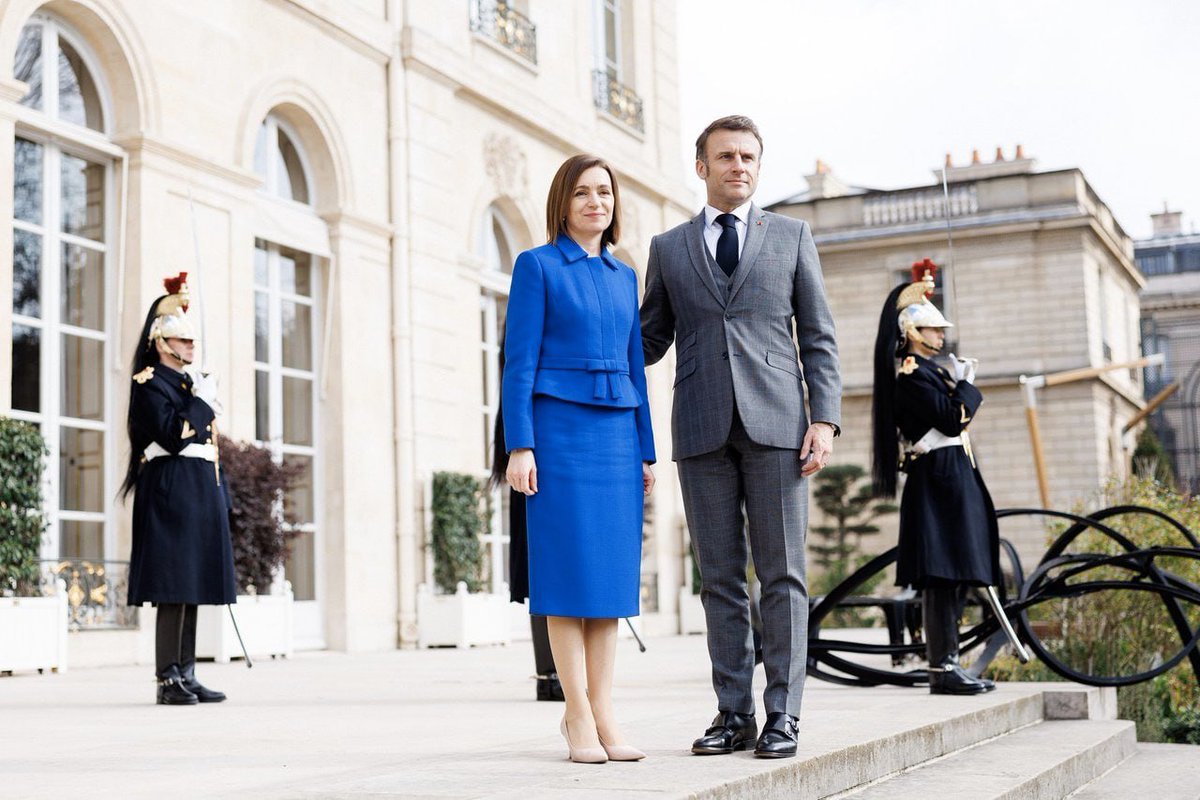 ✔️ 🇫🇷🇲🇩 Президенты Франции и Молдовы Эммануэль Макрон и Майя Санду подписали сегодня в Париже Соглашение о сотрудничестве в сфере обороны

оно также предусматривает открытие постоянной военной миссии Франции в Кишиневе..
