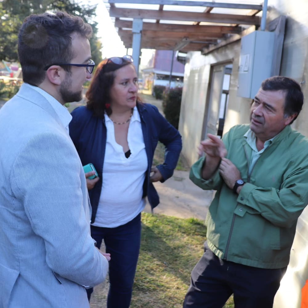 Ministro de Agricultura Esteban Valenzuela visita vivero de Conaf y de la Municipalidad de Valdivia, quienes aportan con diversas especies nativas para la reforestación y ornato de la ciudad.