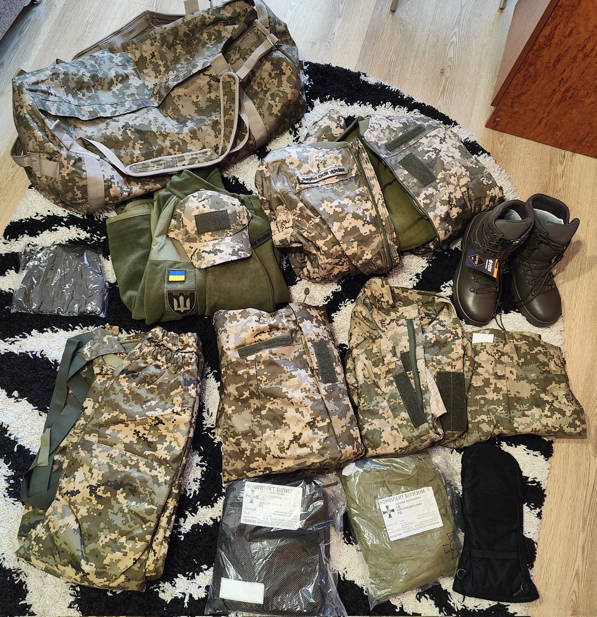 SonofObiWan's tweet photo. 1/Про спорядження, яке варто взяти з собою в ЗСУ. Довгий тред(або й ні), з власного досвіду і досвіду побратимів, з якими спілкувався попередньо.
Якщо ви вирішили піти в ЗСУ (а це правильне рішення), то це в першу чергу як довгий похід в гори,ліс,трейл+відрядження. Так і треба ⬇️ https://t.co/ftgvHHIHpX