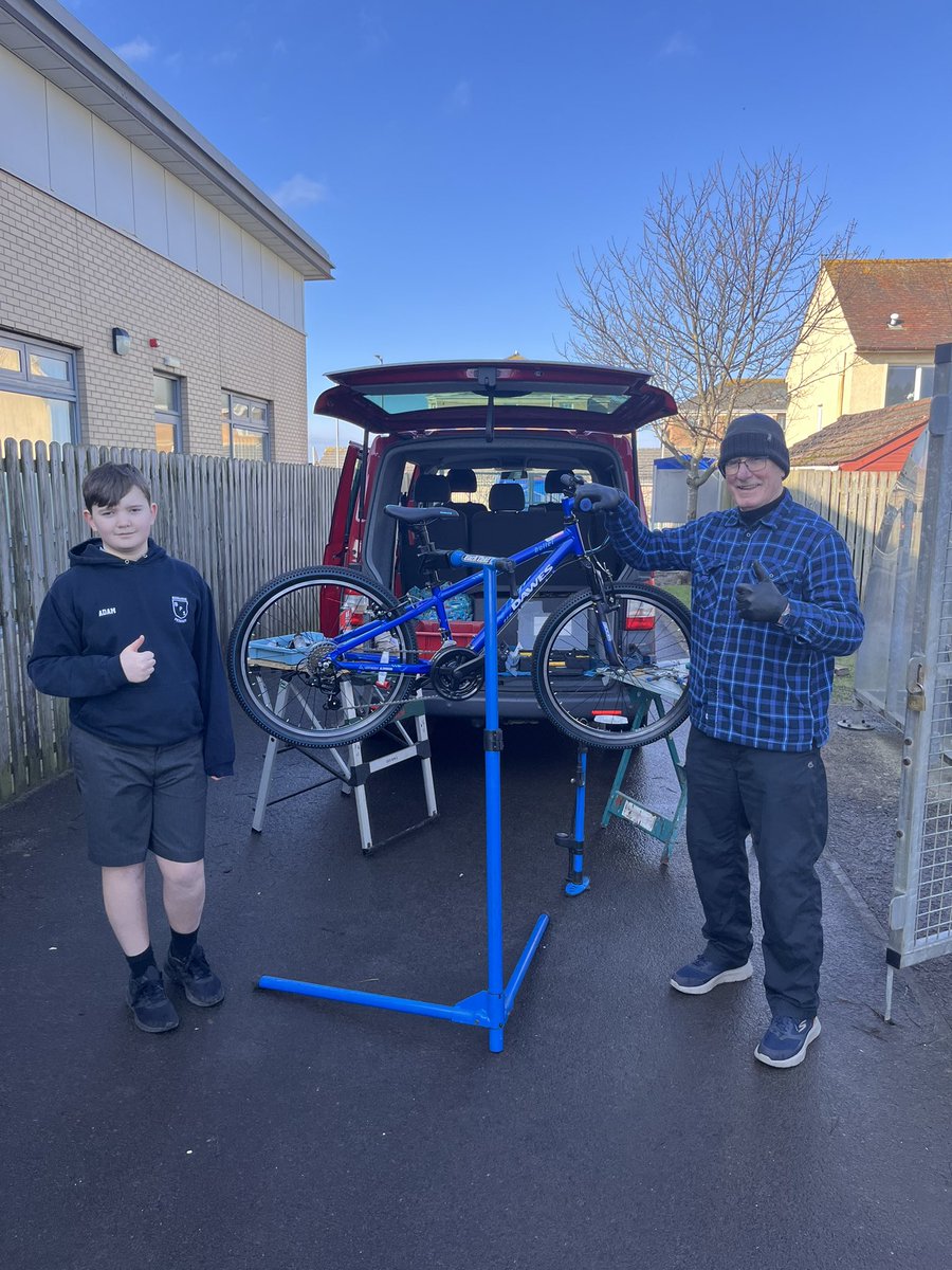 On Wednesday we were delighted to help launch this years Bikeability training at @Barassie_PS by providing access to 12 brand new Dawes bikes. @CyclingScotland @PlcTandem @ARARoadSafety @AyrshireChamber @AyrshireRoads @southayrshire