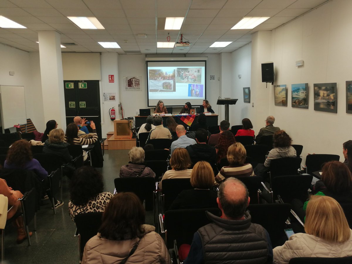 Lleno total en la Sesión  "Mujeres, migración y solidaridad" en <a href="/SedeAlicante_UA/">Seu Universitària Ciutat d'Alacant</a> de <a href="/UA_Universidad/">Universidad de Alicante UA</a>. Escuchamos a Bárbara Ortuño, Johana Ciro y Leonora Castaño.  <a href="/AtelierOngd/">Atelier ONGD</a> <a href="/ColectivaRefugi/">COLECTIVA REFUGIADAS</a> <a href="/generalitat/">Generalitat</a> #DiaInternacionalDeLaMujer #mujer #Américalatina #exilio #Latinoamérica