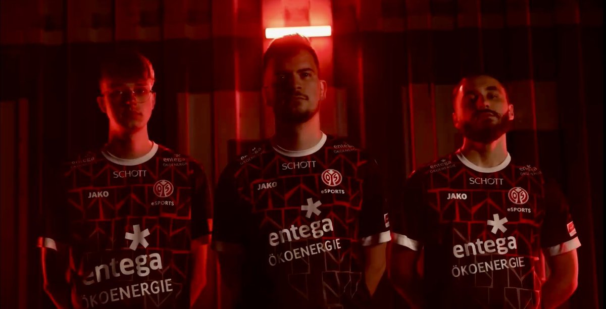 Diviners_'s tweet image. Süd-Ost Divisionsmeister❤️❤️

Sehr stolz auf das gesamte Team und die geleistete Arbeit über die letzten Monate🙏

Individuell konnte ich die Saison als zweitbester Spieler divisionsübergreifend (Punkteschnitt)  abschließen🤞

Danke für den Support und ich freue mich aufs CC GF🤩