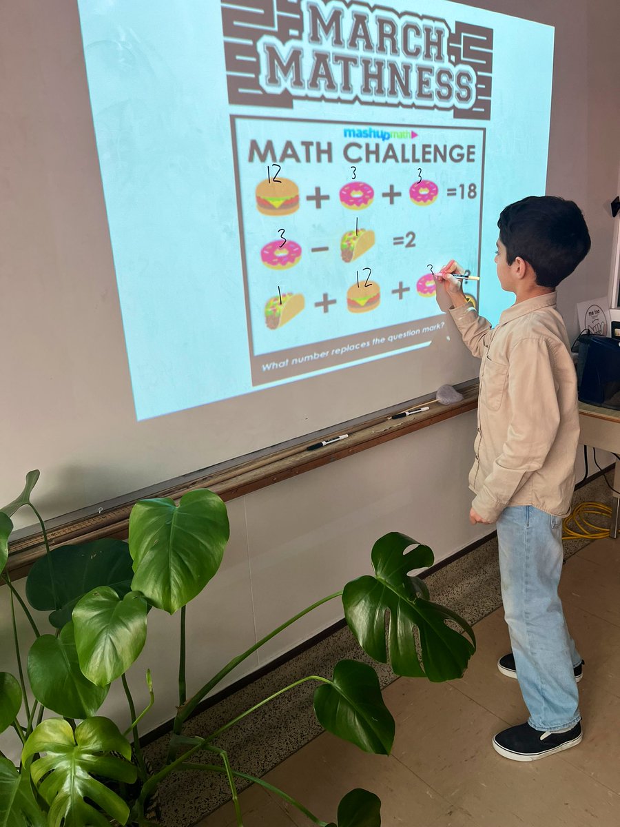 KervinAmy's tweet image. As part @LimestoneDSB’s initiative to increase #mathfluency, we begin each #math class with 15 minutes of targeted fluency practice. Here, Ss are sharing solutions to our daily math problem + explaining the #mentalmath strategies they used. #MarchMathness @Glenburnie_ldsb