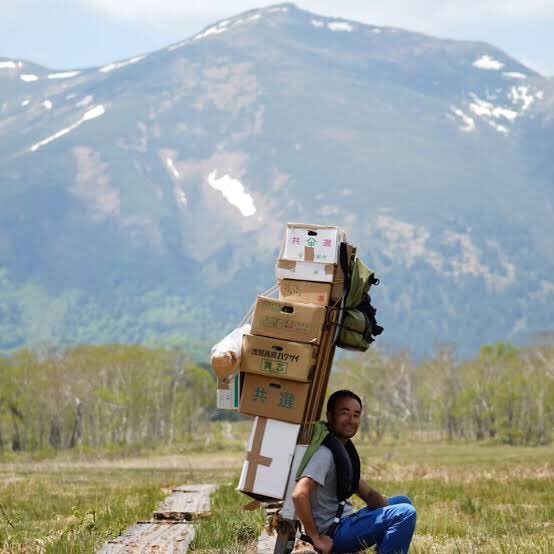 Rainmaker1973's tweet photo. In Japan there are porters who carry supplies and food to areas beyond vehicles' reach, typically in the remote mountainous regions. The Japanese word for this is bokka (歩荷) or literally “step cargo.”
They carry massive loads on their backs up mountain passes and narrow valleys inaccessible to vehicle. A bokka uses customized wooden ladder frames to carry 100-165kg of supplies on day long marches.