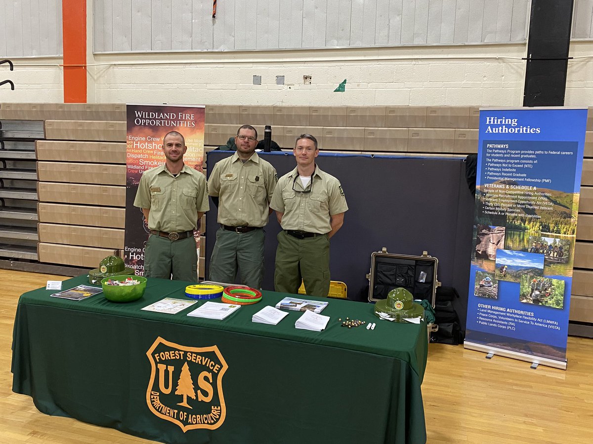 HumboldtToiyabe's tweet image. Wells, NV - Job Fair

#HTNF employees from seven different departments on the Mountain City/Ruby Mountains/Jarbidge District showed up at Wells High School to recruit new/future employees and answer questions about the #USForestService for our youth in the area.