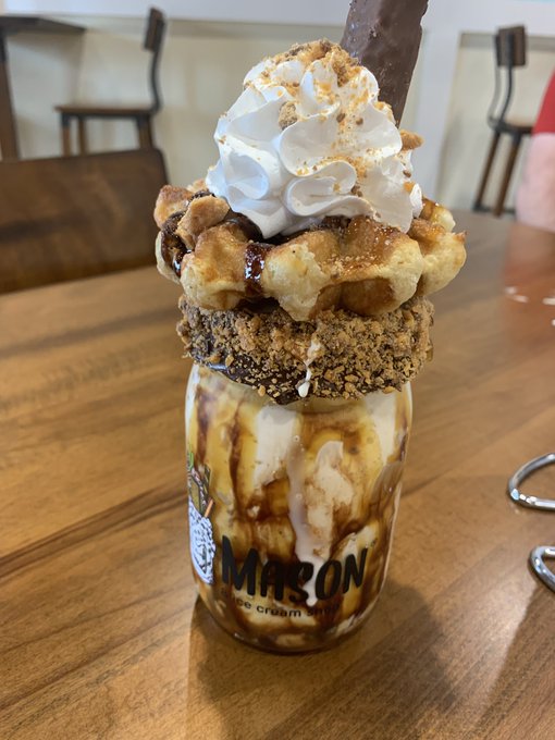 Perfect butterfinger milkshake yesterday 🤤 https://t.co/amtdFUcjcP<a href="/tag/mvsales"class="tags"><span>#mvsales</span></a>