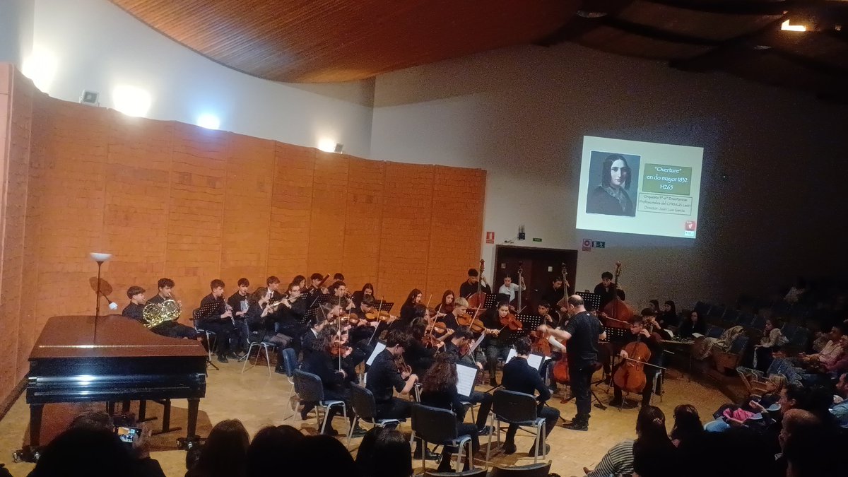 Disfrutando del concierto "Compositoras" de <a href="/conserdeleon/">conservatoriodeleon</a>. Impresionante obra de Belén Ordoñez, implicando al público. Y estupenda  interpretacion de "Overture" en Do Mayor de #FannyMendelssohn de la #jovenorquesta. Gracias a la organizacion <a href="/conserdeleon/">conservatoriodeleon</a>  !