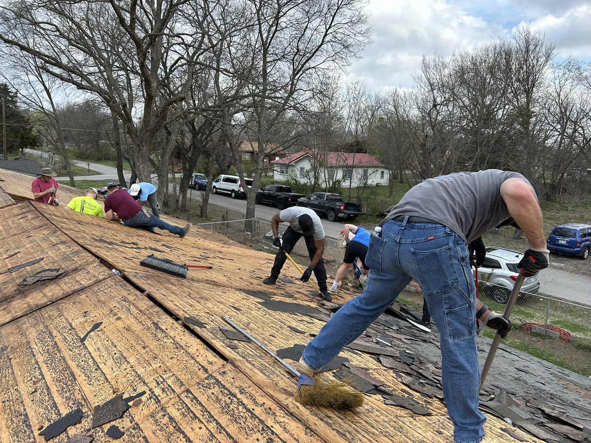 It’s been an awesome &amp; impactful spring break with 20 players and four local volunteers, replacing roofs alongside R.O.A.D. and in partnership with <a href="/OrphnGrainTrain/">Orphan Grain Train, Inc.</a>… learn more about these great organizations here ⬇️
ogt.org 
&amp;
disasterroad.org (R.O.A.D.)