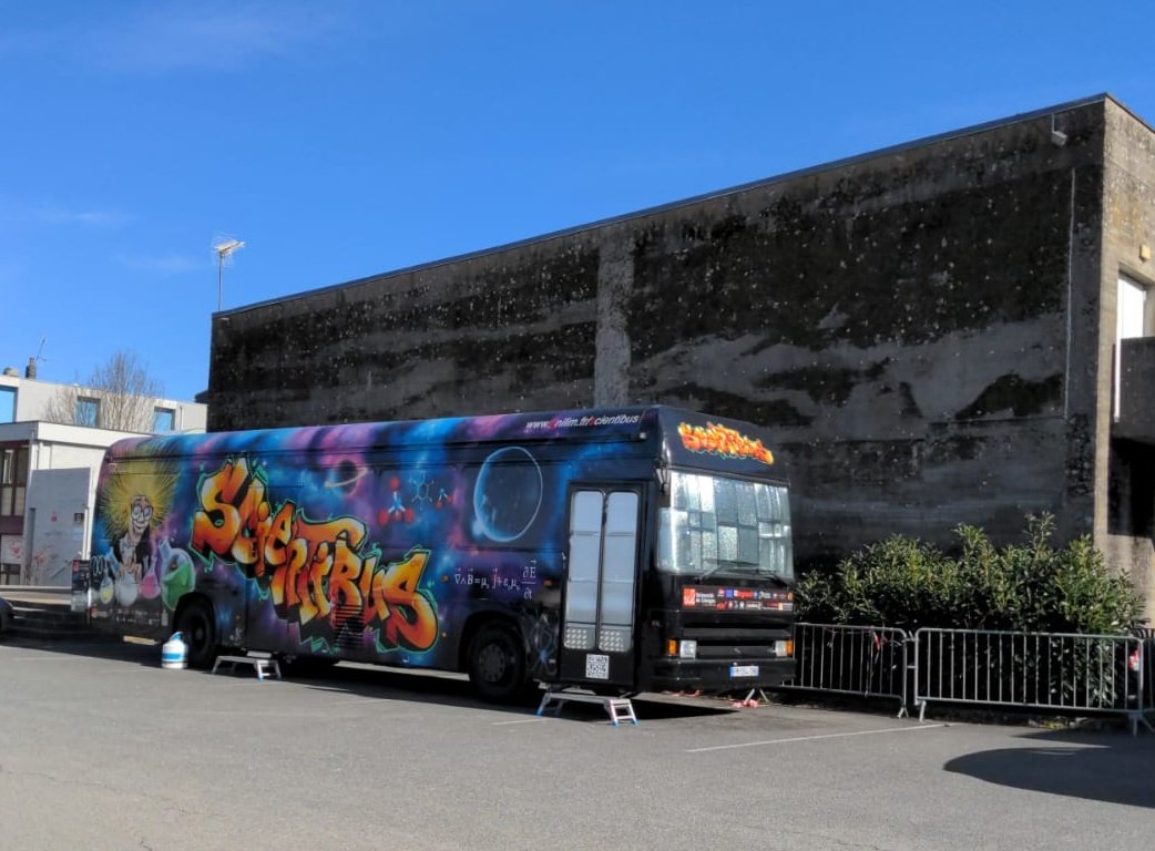 Des élèves impatients mais aussi un soleil radieux nous attendaient ce matin à Naves <a href="/Departement19/">Département Corrèze</a>