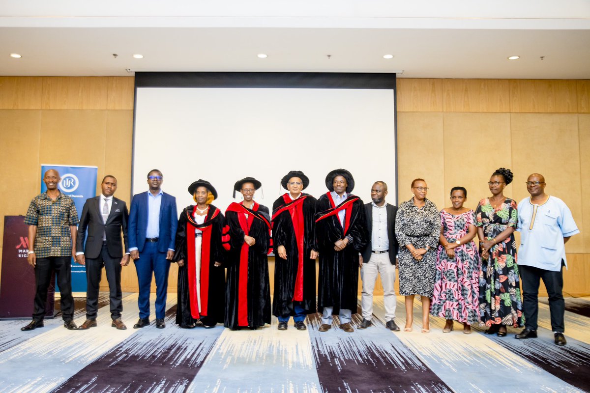 Uni_Rwanda's tweet photo. 1/3 VC Prof @mdkayihura 
 “We hail your passion and commitment to your fields of study. This too is an opportune moment for you to team up as UR researchers and scientists, and come up with something originally Rwandan say in the pharmaceutical sector. It is time we did that.” https://t.co/eMIhuml8C6