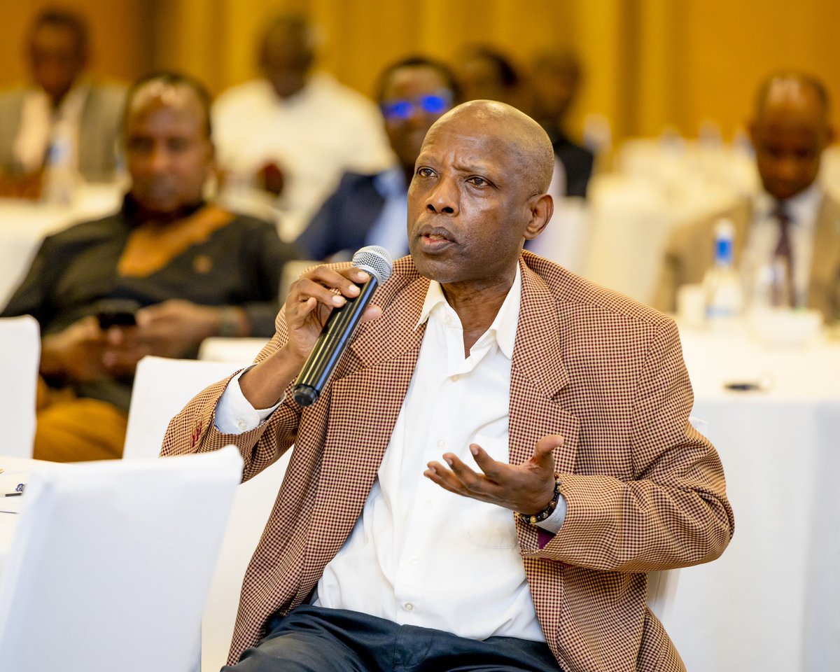Uni_Rwanda's tweet photo. 1/3 VC Prof @mdkayihura 
 “We hail your passion and commitment to your fields of study. This too is an opportune moment for you to team up as UR researchers and scientists, and come up with something originally Rwandan say in the pharmaceutical sector. It is time we did that.” https://t.co/eMIhuml8C6
